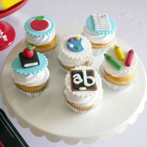 Order designer cupcakes, buy fondant cupcakes online, online designer cupcakes delivery, send Online fondant cupcakes, custom cupcakes online, fondant cupcakes delivery, buy designer cupcakes