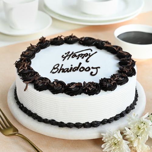Cakes for Brother, buy online birthday cakes for brother, order designer cakes for brother, photo cakes for brother, order online minion cakes for brother