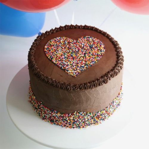 cake for her, fondant cake for her, mac makeupcake, order birthday cake for her.