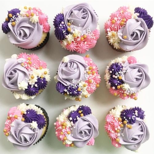 Order designer cupcakes, buy fondant cupcakes online, online designer cupcakes delivery, send Online fondant cupcakes, custom cupcakes online, fondant cupcakes delivery, buy designer cupcakes