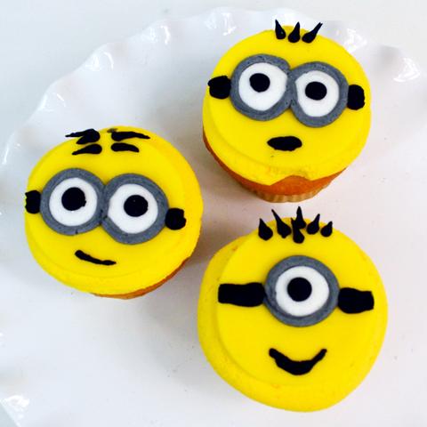 Order designer cupcakes, buy fondant cupcakes online, online designer cupcakes delivery, send Online fondant cupcakes, custom cupcakes online, fondant cupcakes delivery, buy designer cupcakes